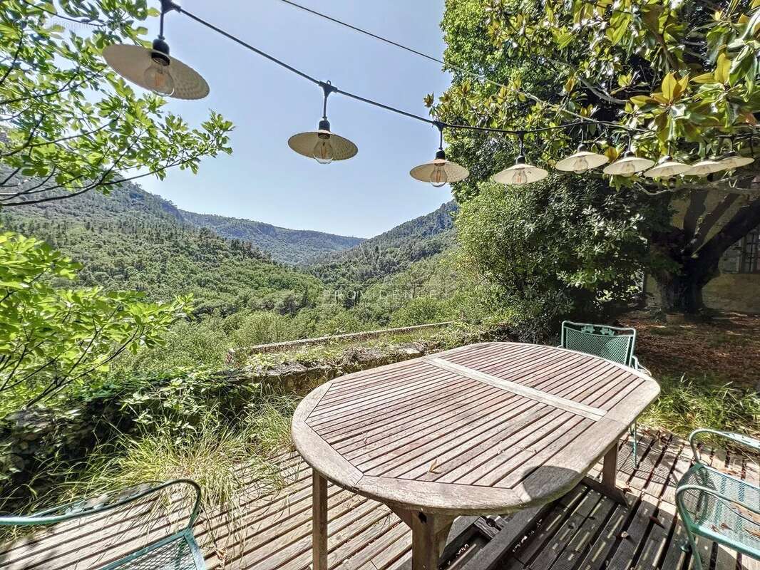 Maison à SAINT-CEZAIRE-SUR-SIAGNE