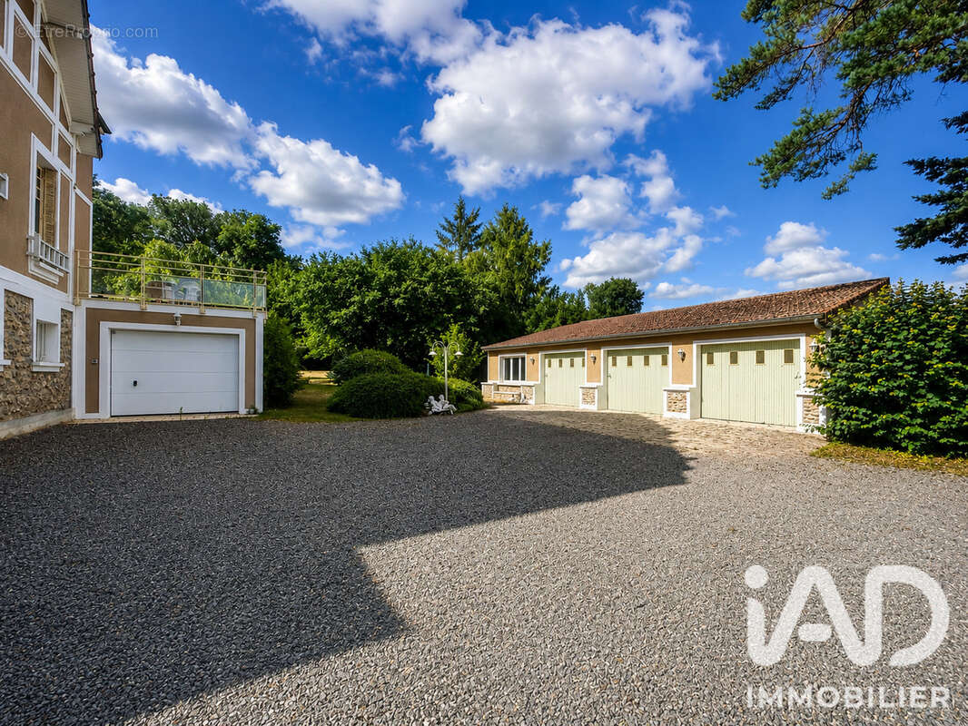 Maison 222 m² à Coulommiers  - photo 2