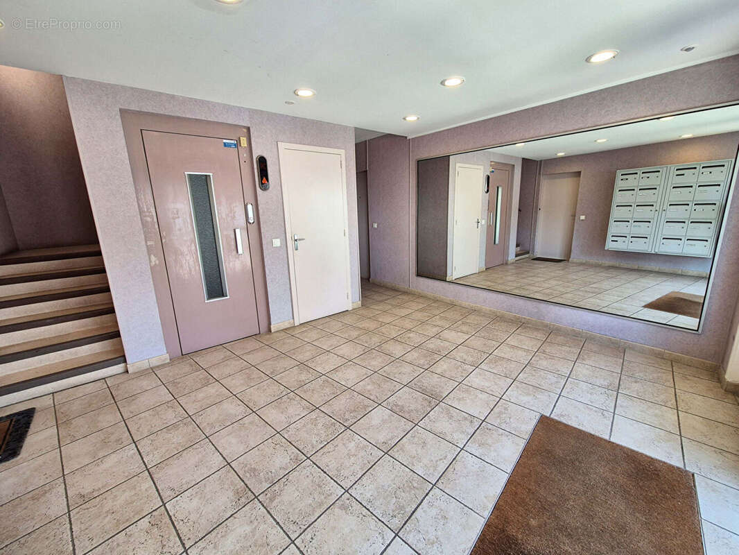 Appartement type 3 avec Ascenseur - Grand Balcon proche MER avec Garage et Cave - photo 8