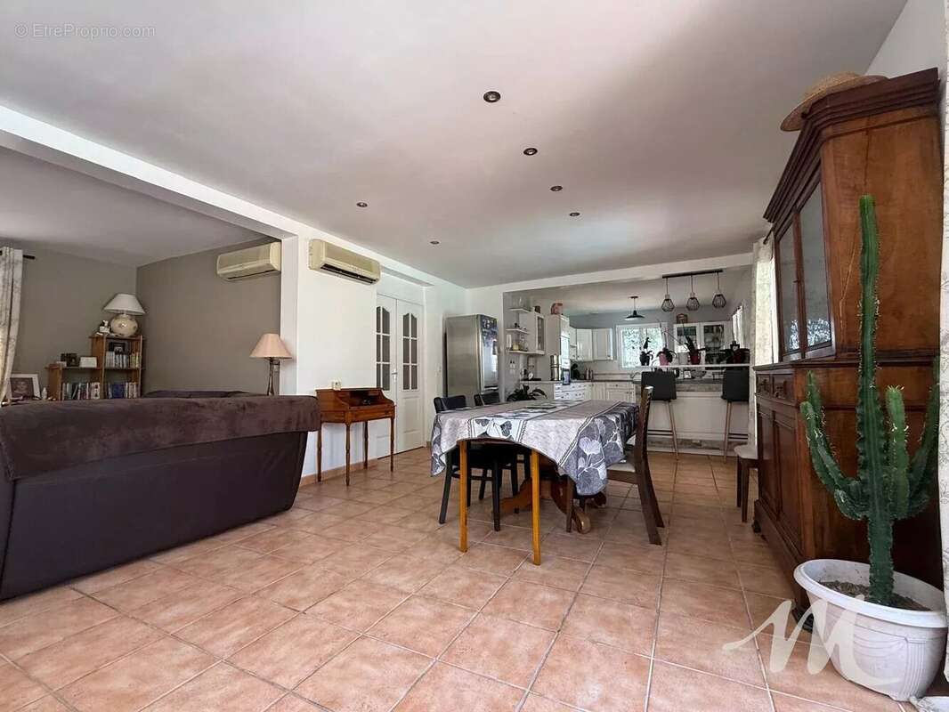 Belle maison  à Montmeyan, avec piscine, garage et 4 chambres! - photo 9