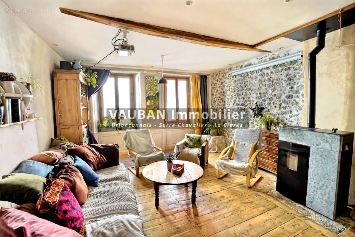 Deux appartements T4 + T2 & Greniers aménageables + Cave - photo 2