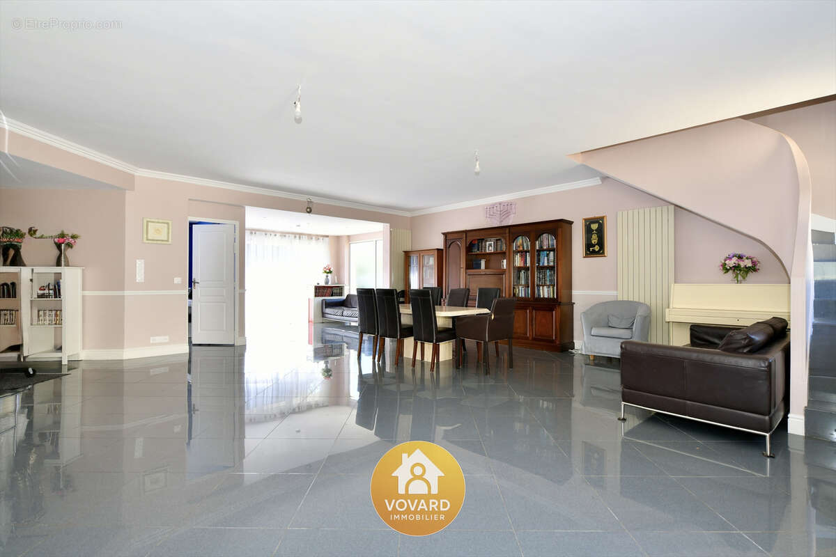 Ideal famille maison f7 de 200 m2 - photo 3