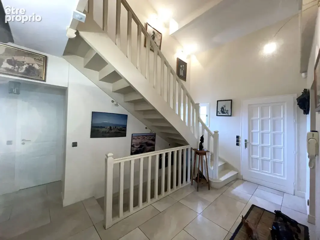 Maison familiale lumineuse de 190m² avec piscine sur 1 500 m² de terrain - photo 12