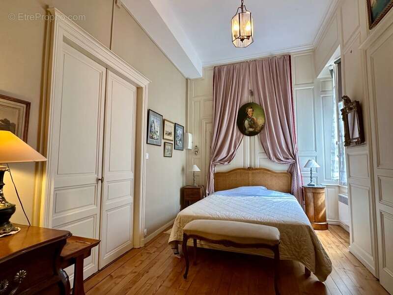 SAUMUR Centre-ville Historique, A 100m de la Place Saint Pierre, Appartement de style 1 chambre possibilité 2 - photo 5