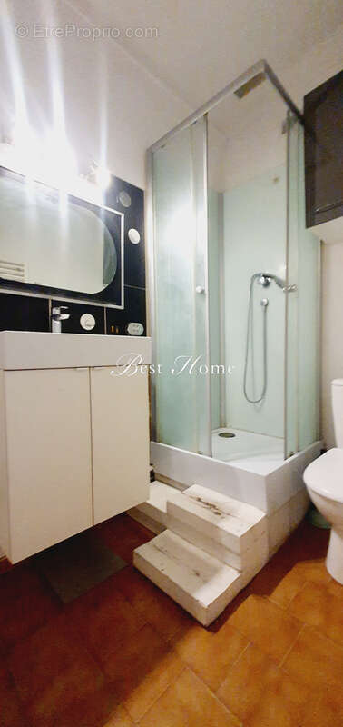 Vente Proche de la Maison carrée de Nîmes, dans immeuble bourgeois agréable appartement de type 2 en dernier é - photo 9