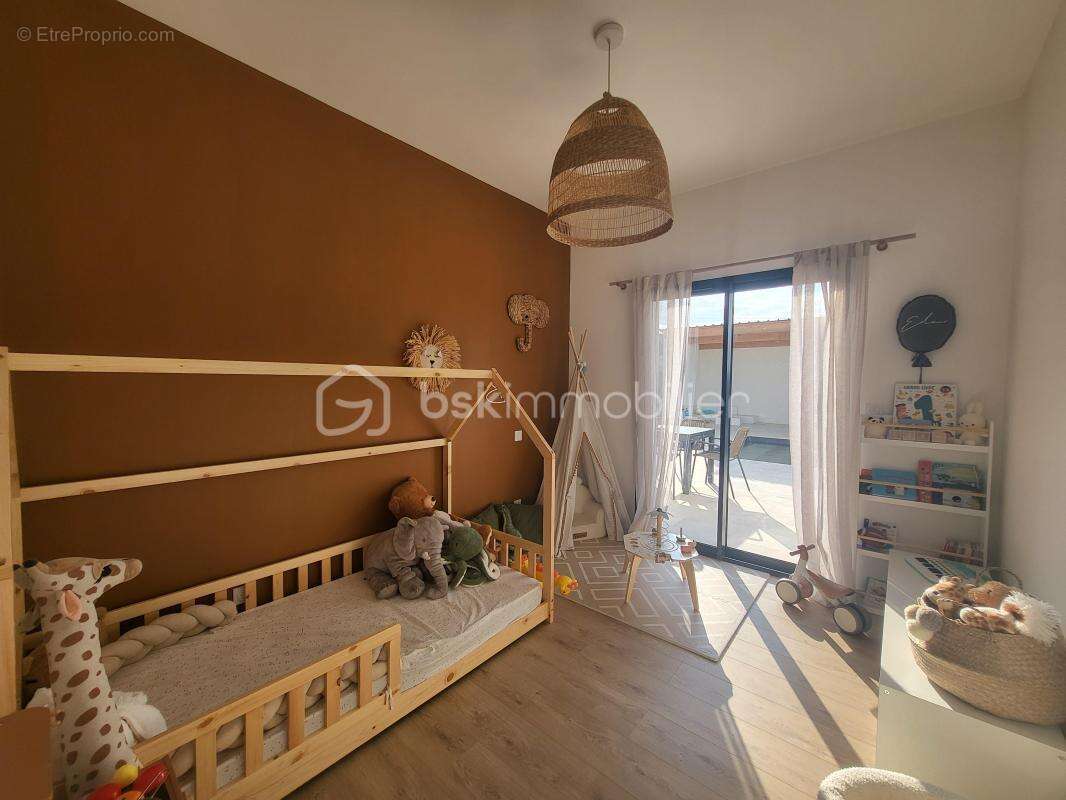 Maison à SAINTE-COLOMBE-EN-BRUILHOIS