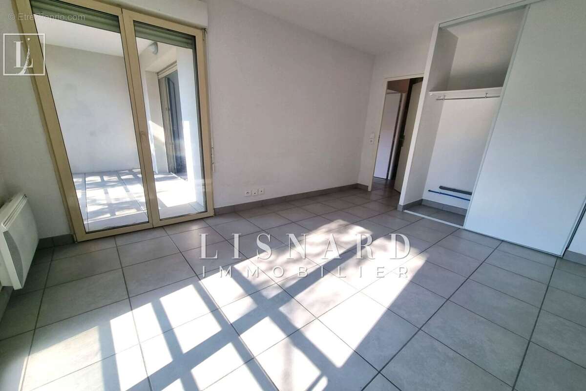 Appartement à VALLAURIS