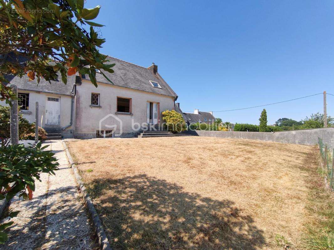 Maison à rénover avec beau potentiel - garage et sous sol complet - photo 16