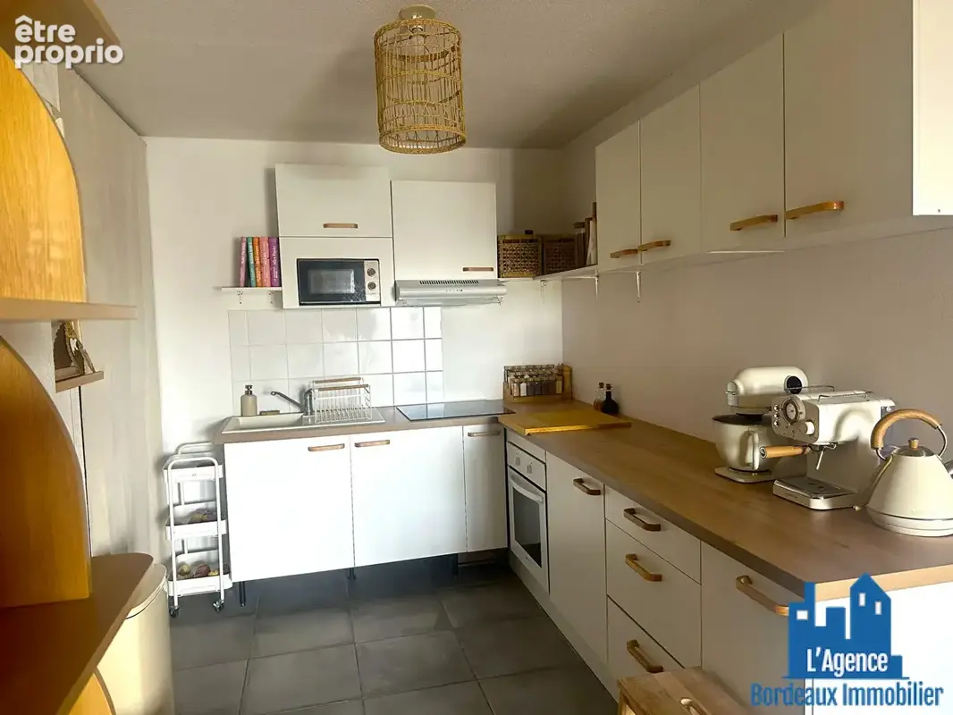 Exclusivité !!! bruges - tasta - appartement type 2 - dernier etage - terrasse - parking couvert - cellier - vendu loué - sébast - photo 3
