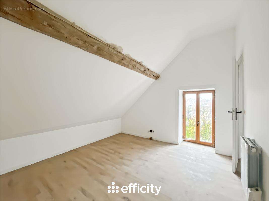 Maison à LIVERDY-EN-BRIE