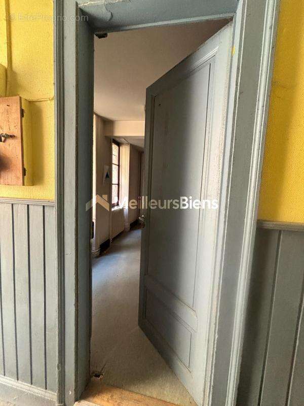 Appartement 3 pièces de 55 m² – Cœur historique de Besançon – Fort potentiel - photo 3