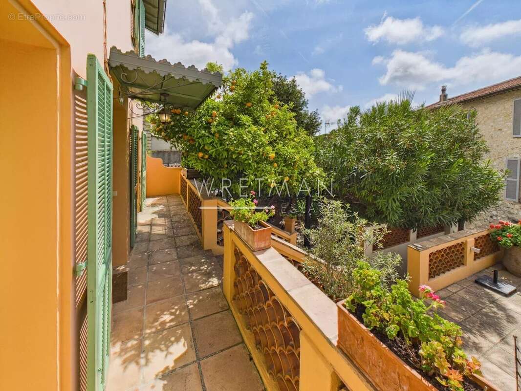 Appartement à TOURRETTES-SUR-LOUP