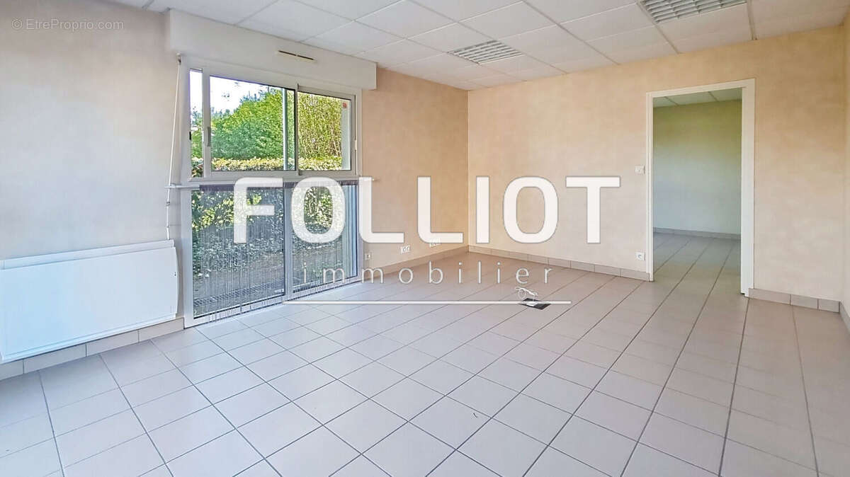 Commerce à FOUGERES