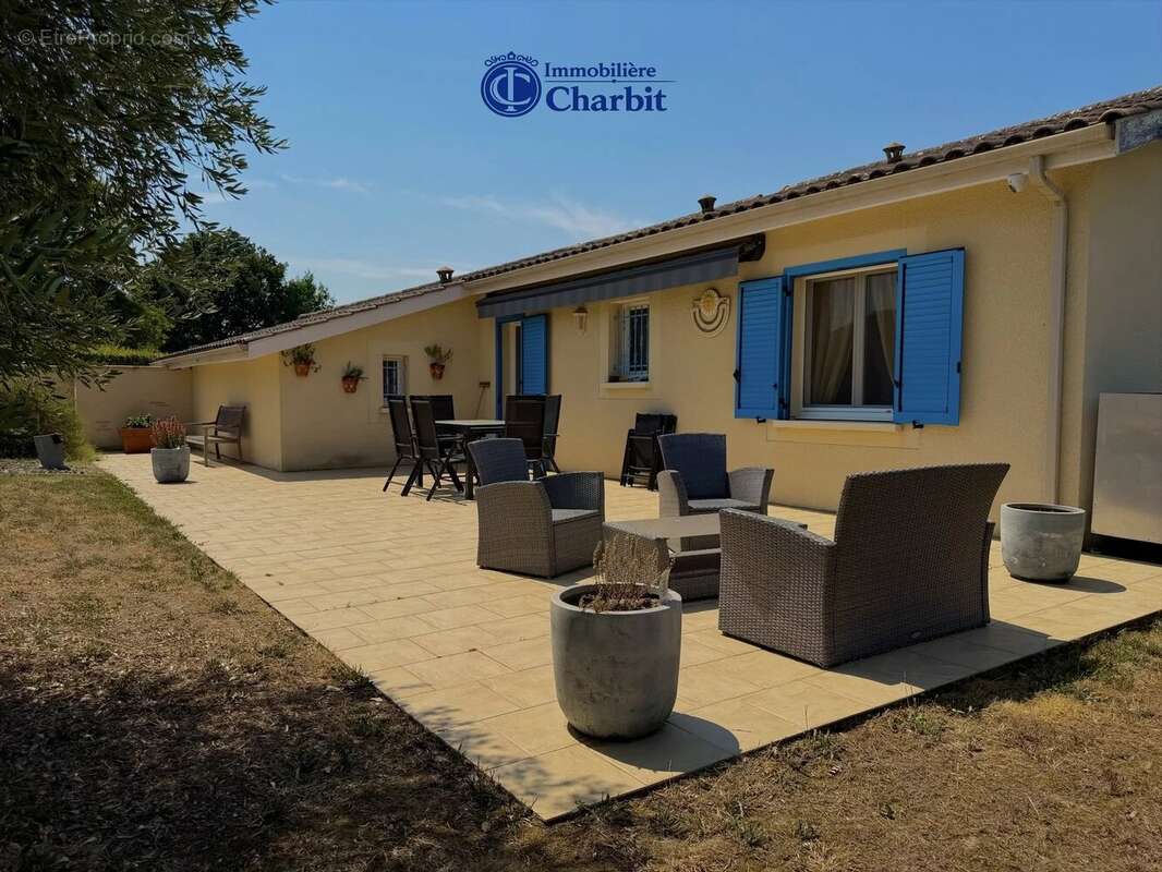 Maison avec piscine et double garage - photo 19