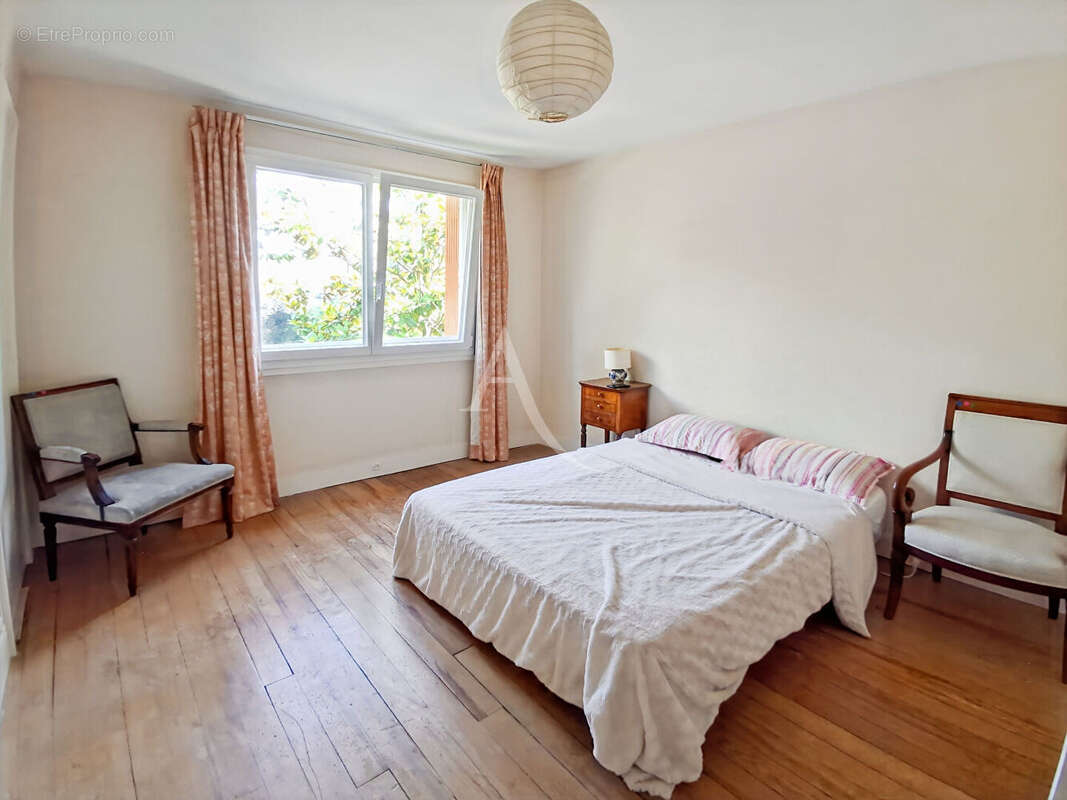 Appartement à SURESNES