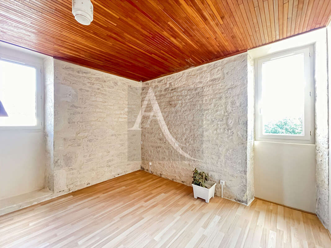 Maison à MONTAIGU-DE-QUERCY