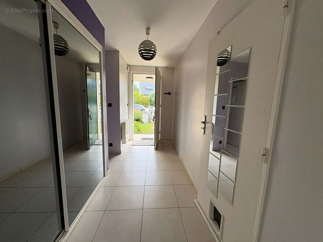 Maison à SAINT-CLEMENT-DES-LEVEES