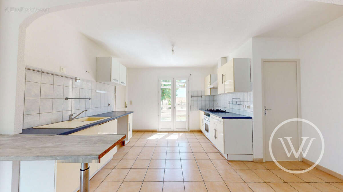 Maison à VILLENEUVE-LES-MONTREAL