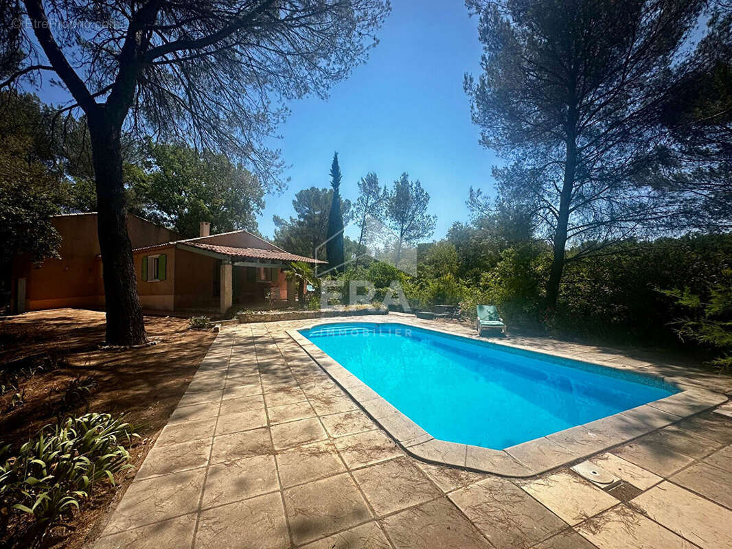 Maison à CHATEAUNEUF-LE-ROUGE