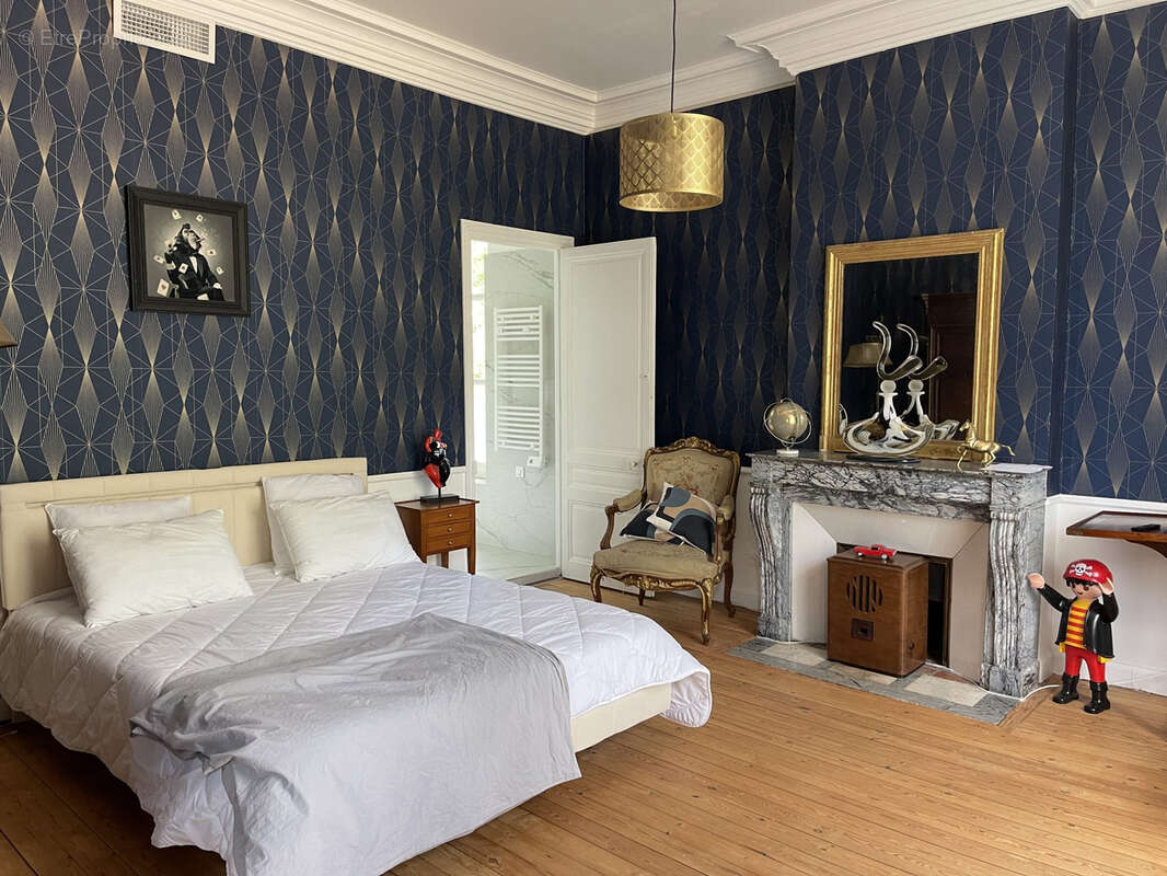 Maison à JAVERLHAC-ET-LA-CHAPELLE-SAINT-ROBERT