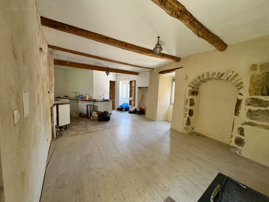 Maison de village en pierre 3 pièces d'environ 75m2 avec cave   Beau potentiel   Combles aménageables - photo 3