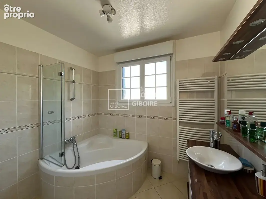 A vendre - exclusivite agence giboire - maison de type 7  d'environ 153 m² - 4 chambres - plein centre de chantepie - photo 5