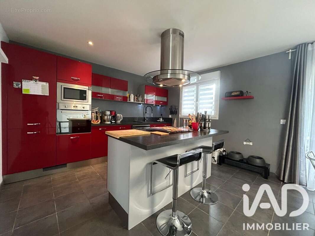 Maison 90 m² à Saint-Hilaire  - photo 4