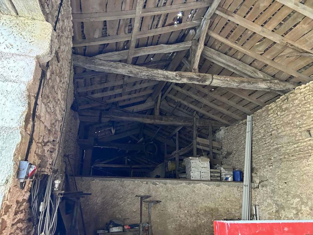 Maison à VILLEBOIS-LAVALETTE