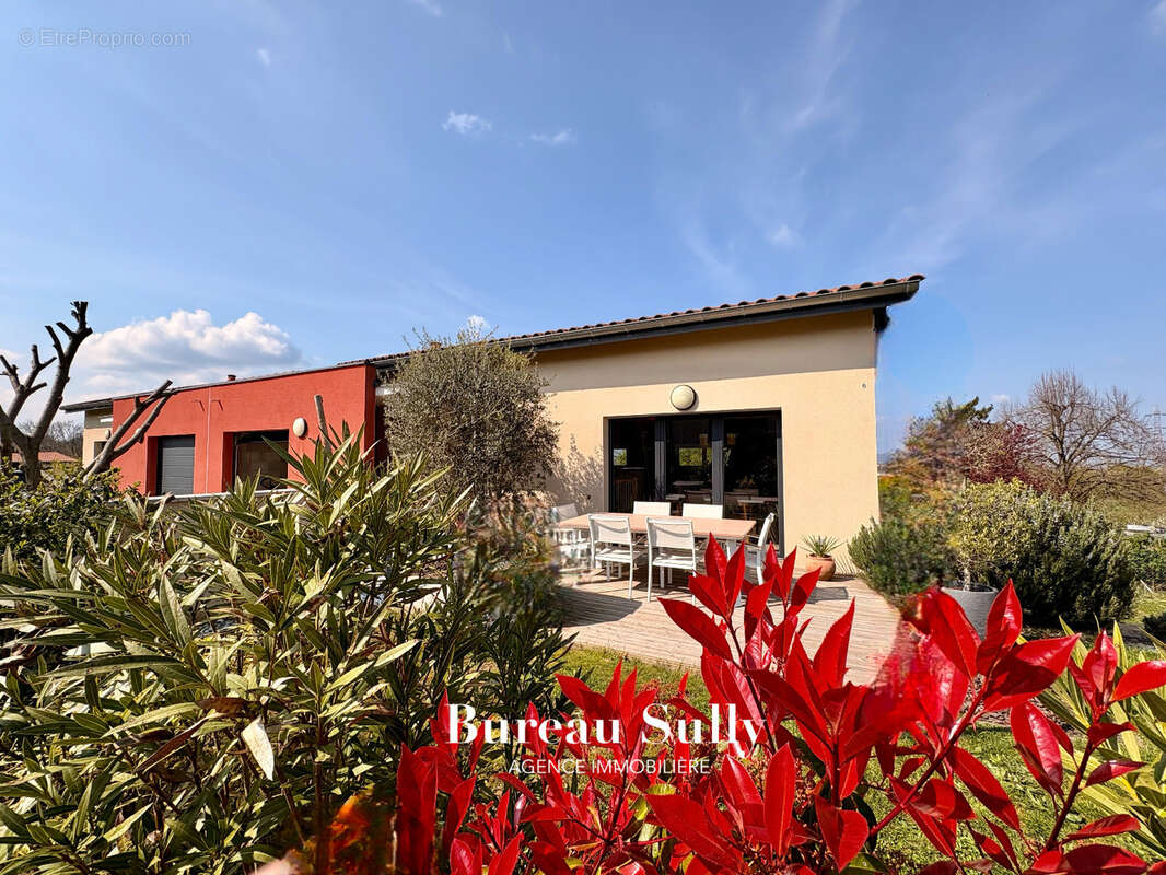 Maison à LA TOUR-DE-SALVAGNY