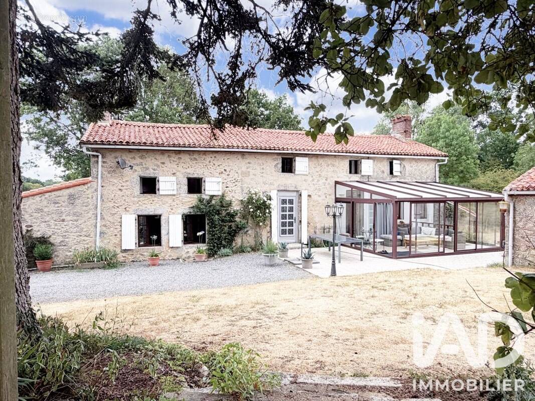 Photo 1 - Maison à VERNOUX-EN-GATINE