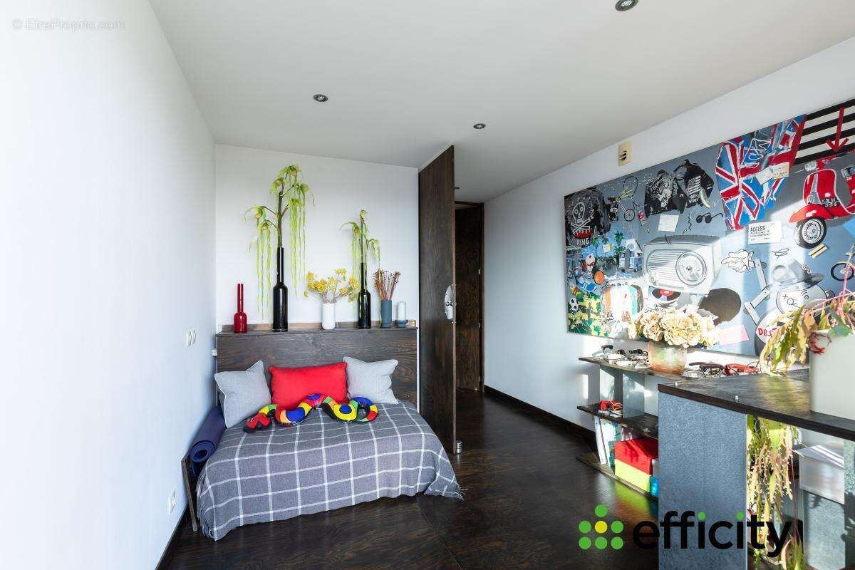 Maison 360 m² à Suresnes  - photo 16
