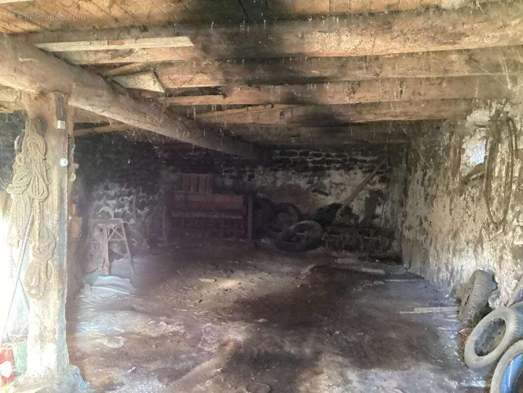 Ferme avec dépendances A RENOVER - sur terrain d'env 1200 m2 - photo 9