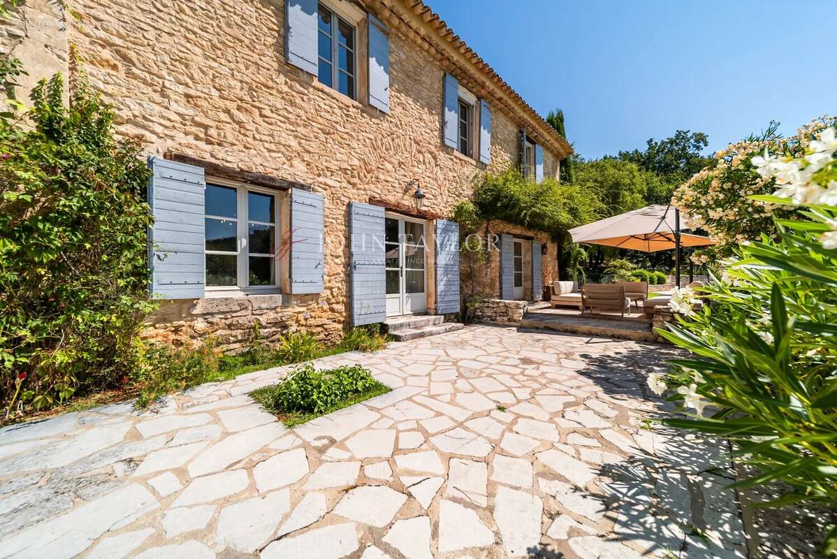 Mas en Pierre d'Exception à Vendre à Ménerbes : Charme Provençal et Piscine Chauffée - photo 5