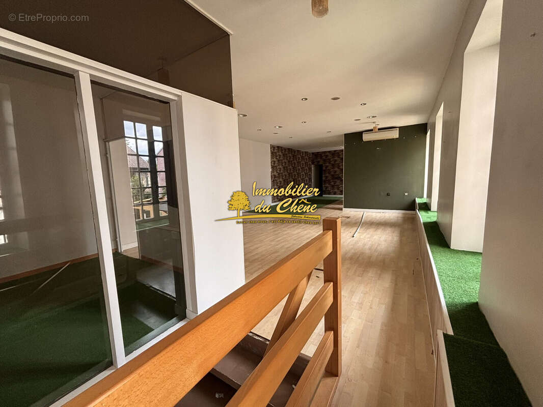 Commerce 211 m² à Luxeuil-Les-Bains  - photo 8