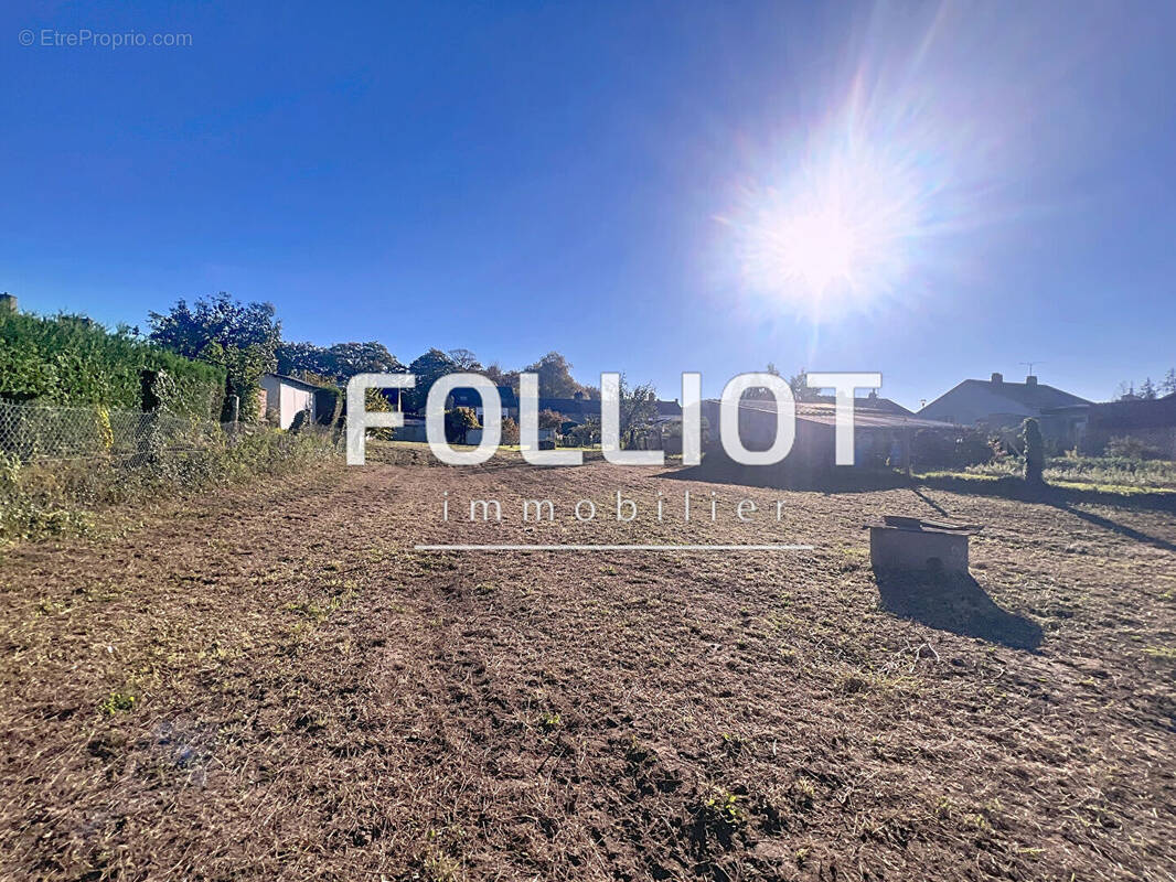 Terrain à LE VAL-SAINT-PERE