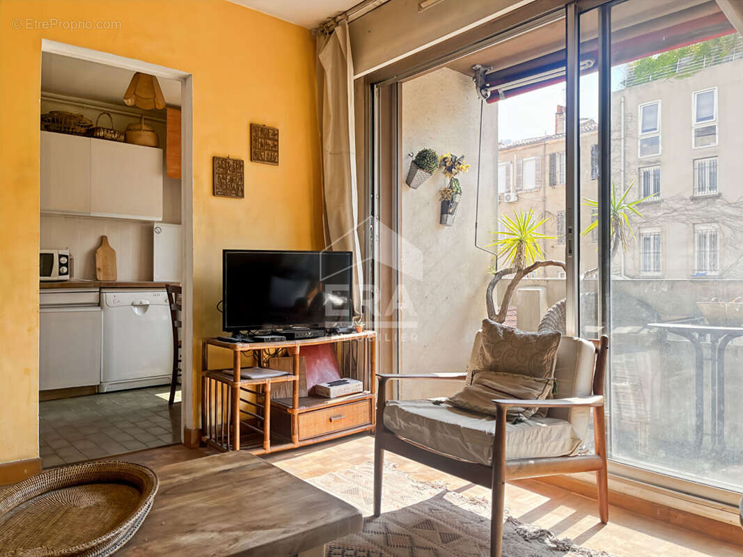 Appartement à MARSEILLE-4E