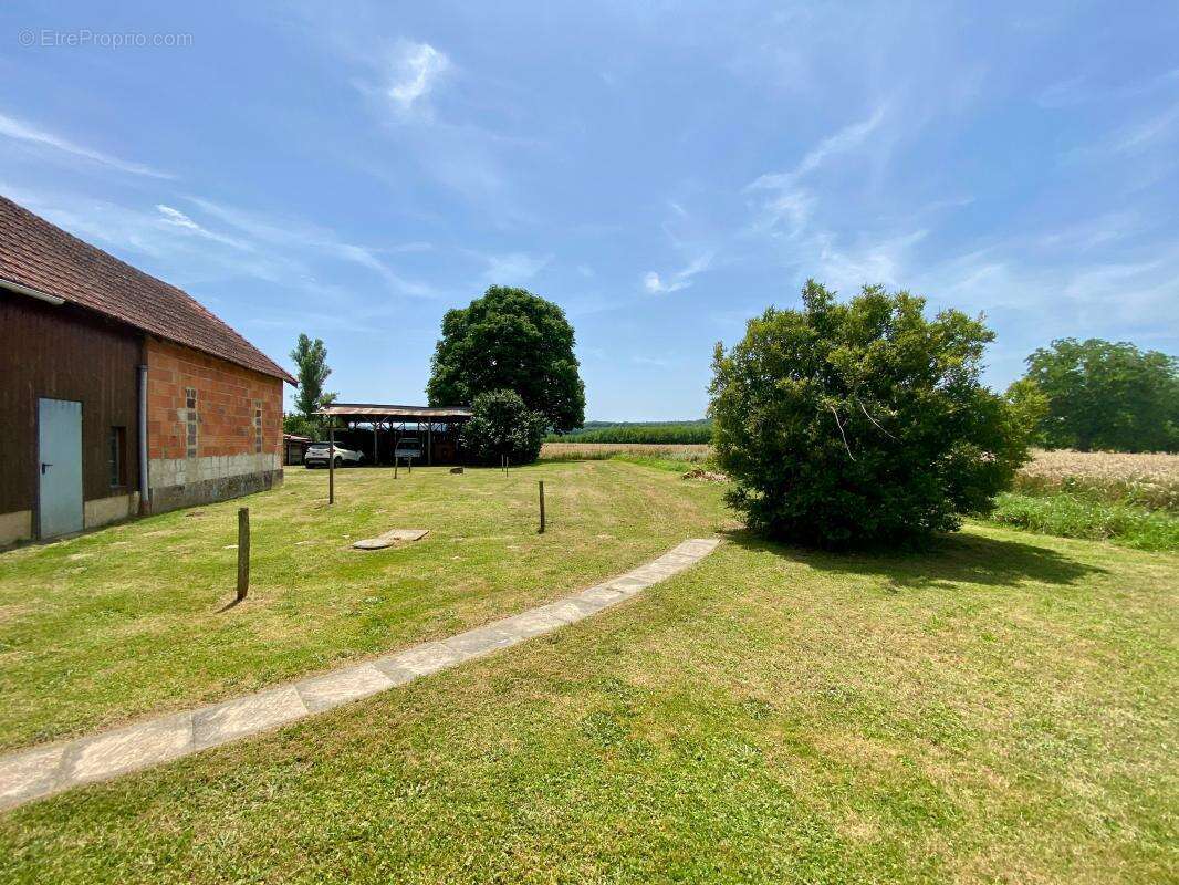 Ancienne ferme en pierre avec studio et dépendances - photo 19