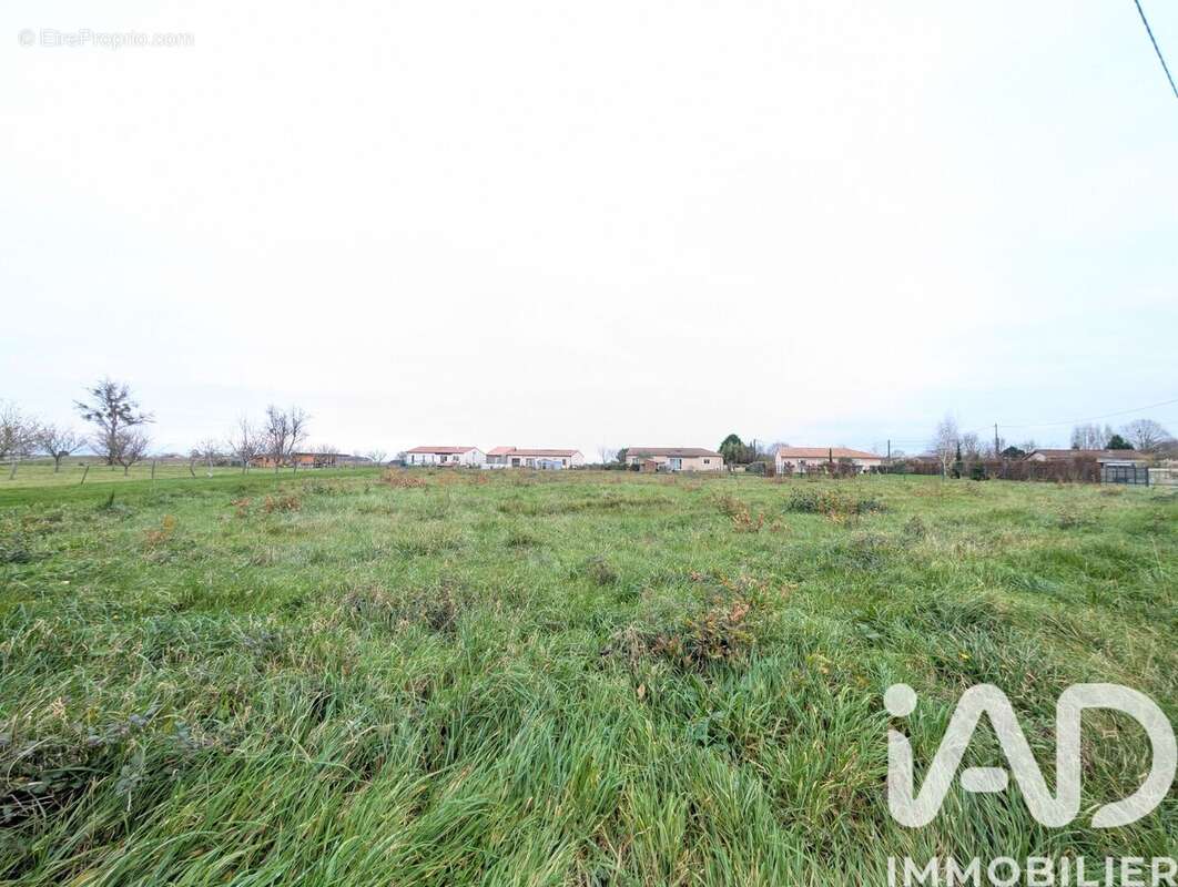 Photo 5 - Terrain à LEIGNES-SUR-FONTAINE