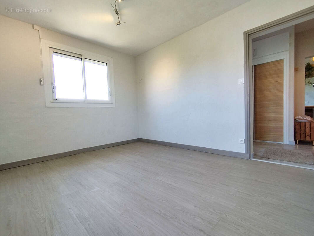 Maison à LA VILLE-AUX-DAMES