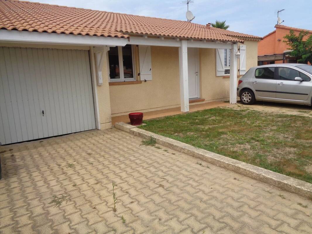 Maison à SAINT-LAURENT-DE-LA-SALANQUE