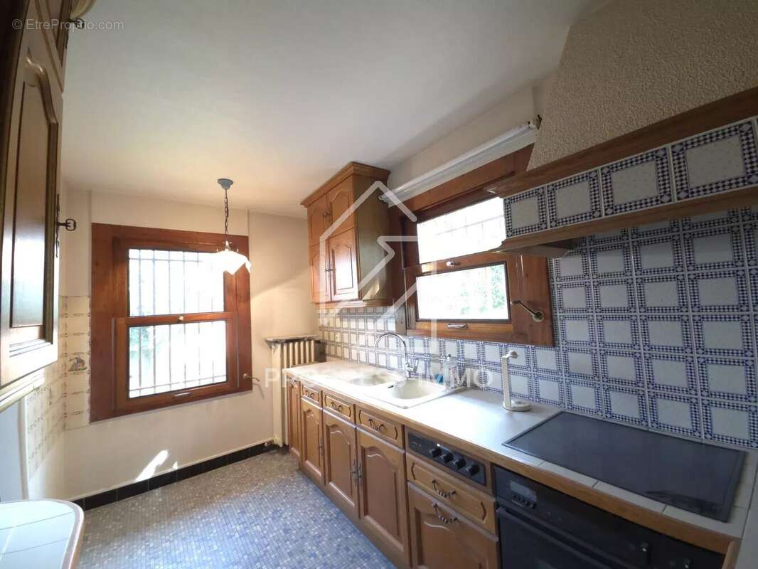 Maison à COMBS-LA-VILLE