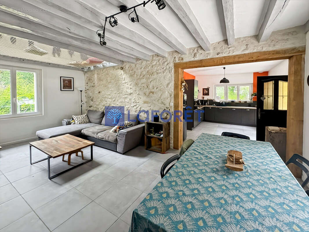 Maison à CHEILLE