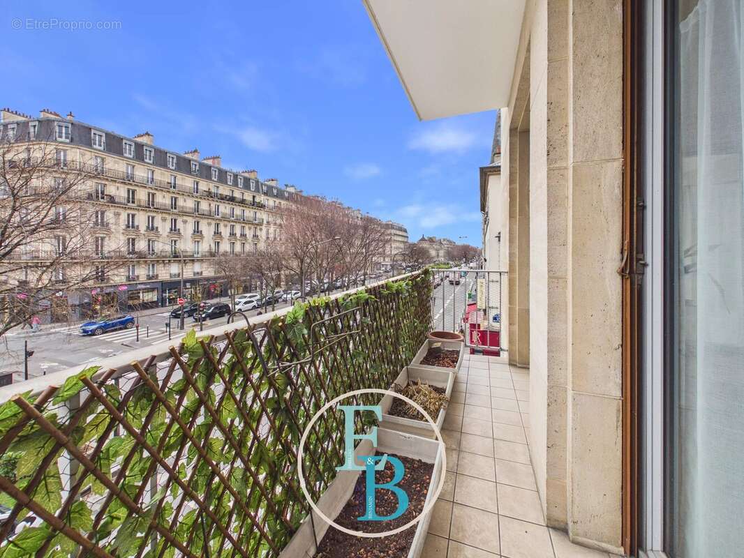 Appartement à PARIS-17E