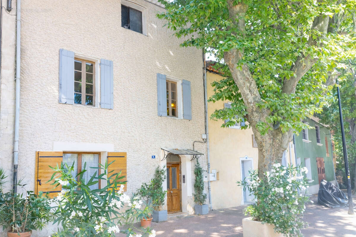 Maison à VILLES-SUR-AUZON