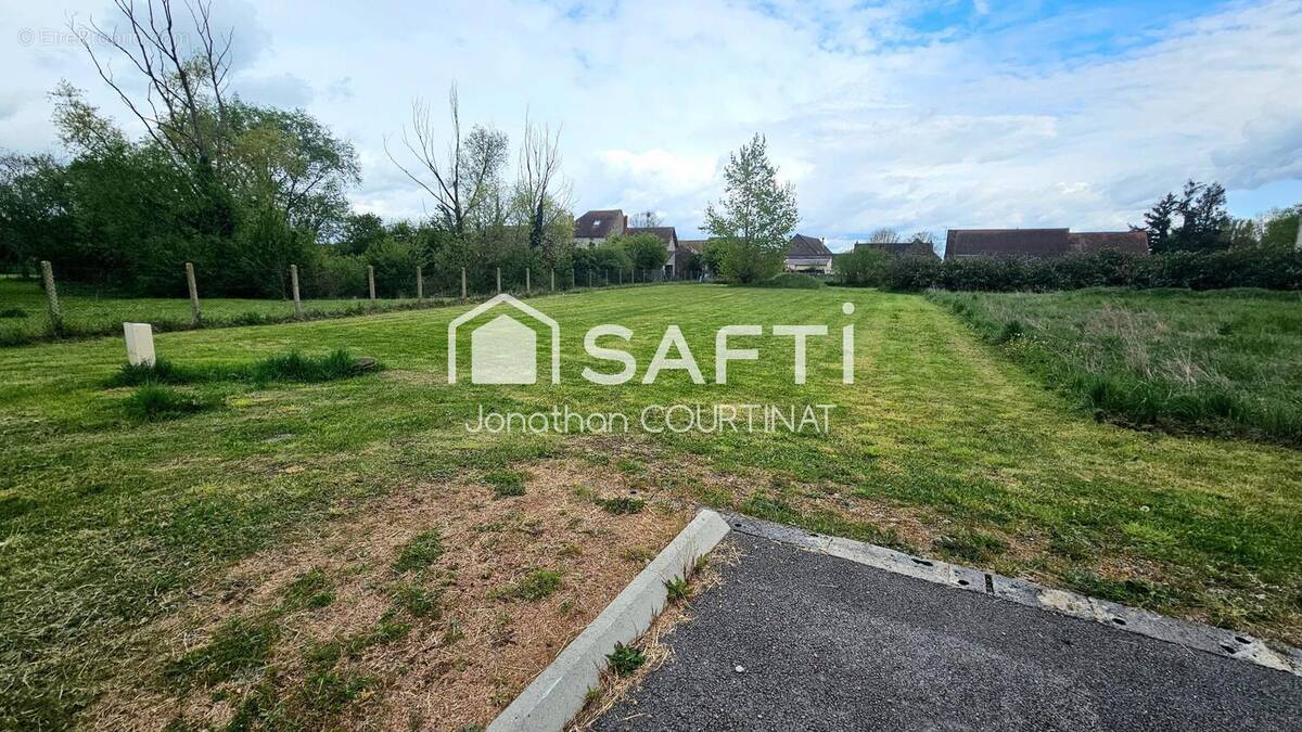 Photo 1 - Terrain à SAINT-GERMAIN-DE-SALLES