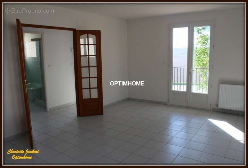 Maison à MONTMOREAU-SAINT-CYBARD