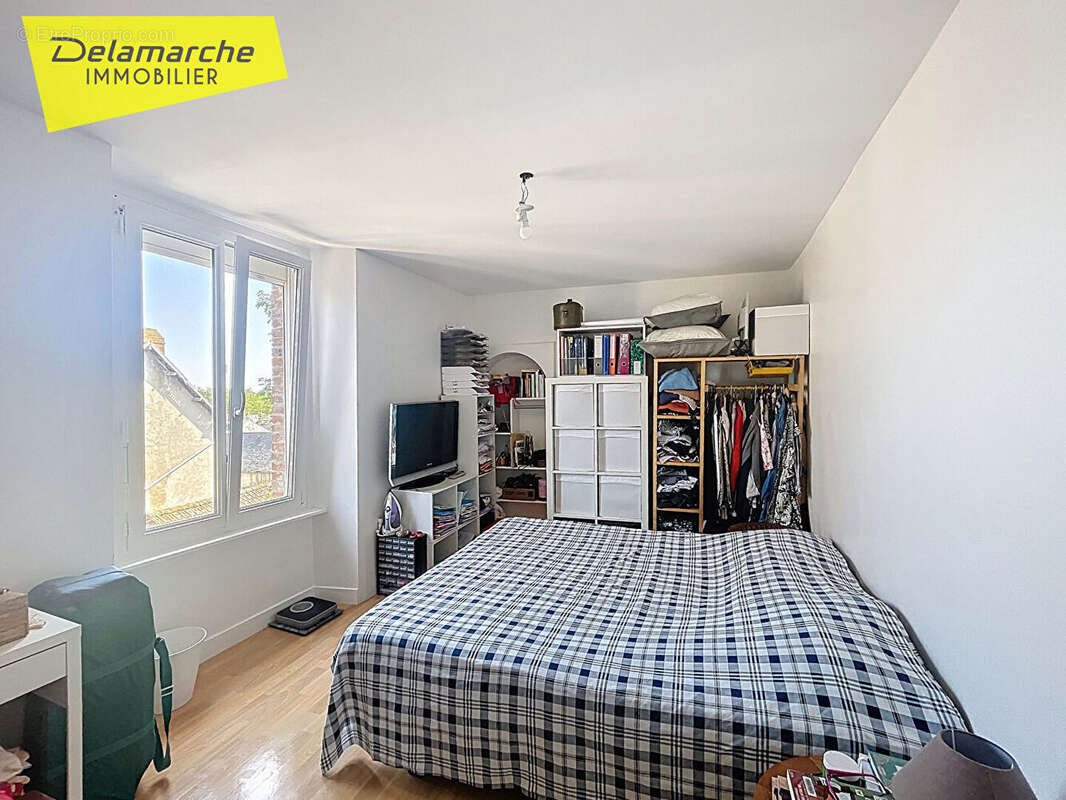 A vendre dans le bourg de CERENCES un immeuble à usage habitation et commercial - photo 11