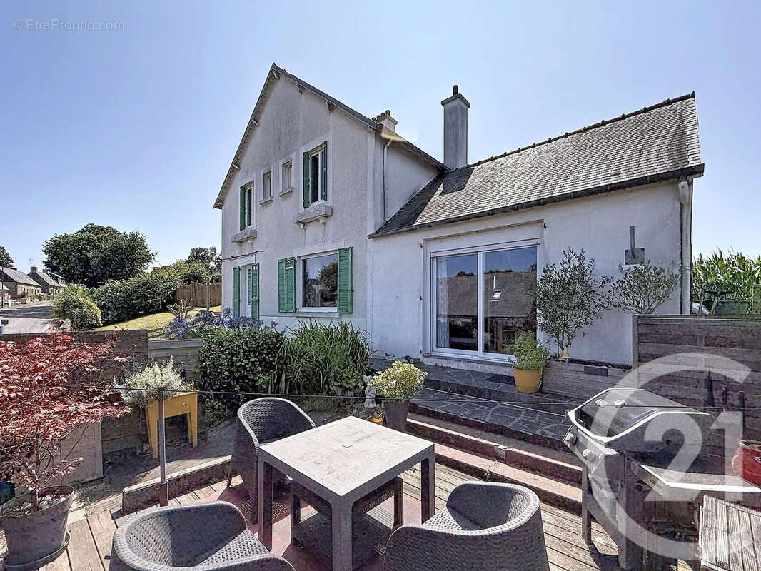 Maison à PLOUBEZRE