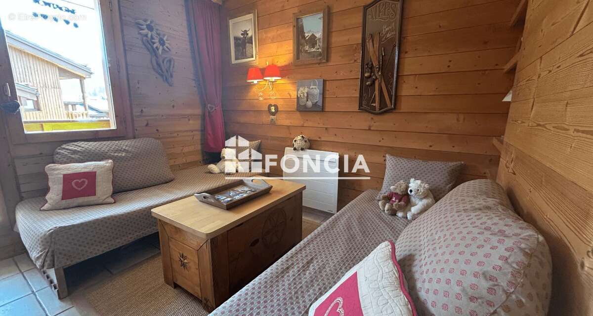 COUP DE CŒUR ! Appartement skis aux pieds rénové – Charme savoyard & DPE E - photo 2