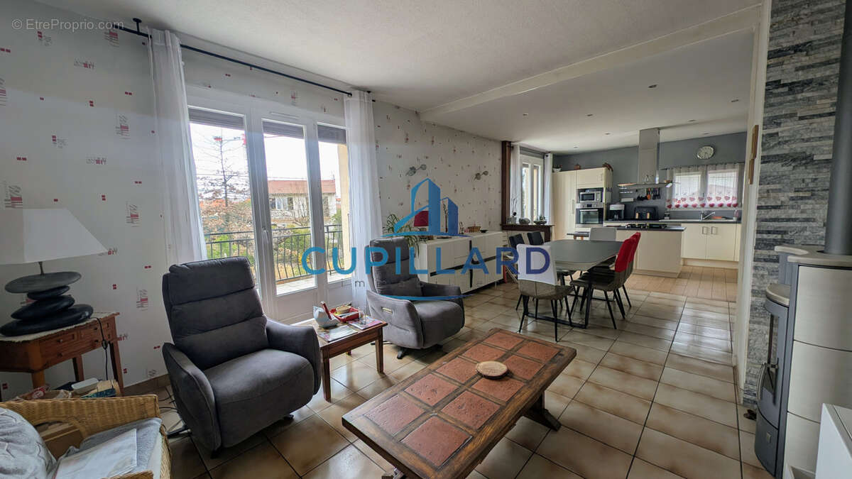 Maison à RIORGES